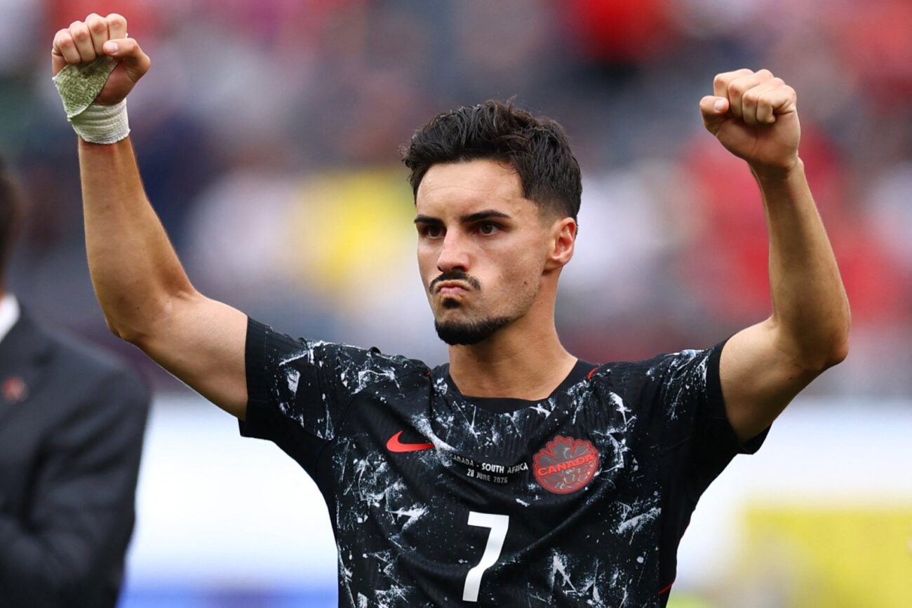 Eustáquio celebra el gol de Canadá ante Sudáfrica